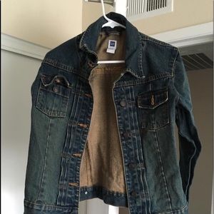 GAP JEAN JACKET IN SIZE LARGE